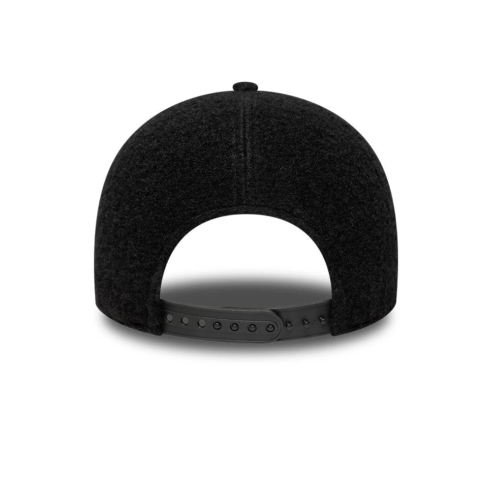 Pictured is this MLB Chainstitch Winter Borg New York Yankees 9FORTY cap in black. 4