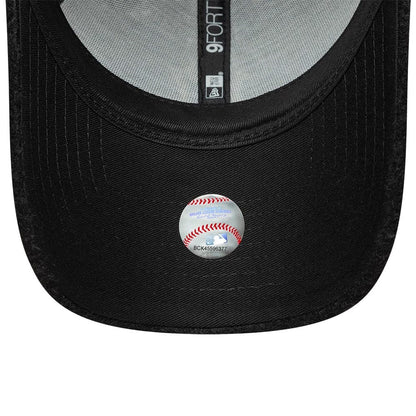 Pictured is this MLB Winter Borg New York Yankees 9FORTY cap in black. 5