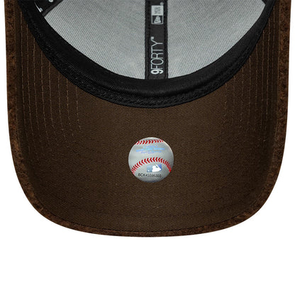 Pictured is this MLB Winter Borg New York Yankees 9FORTY cap in brown. 5