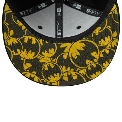 Pictured is this Youth DC Batman 9FIFTY Snapback cap in black. 2