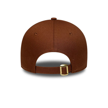 Pictured is this Womens MLB Metallic New York Yankees 9FORTY cap in brown. 4