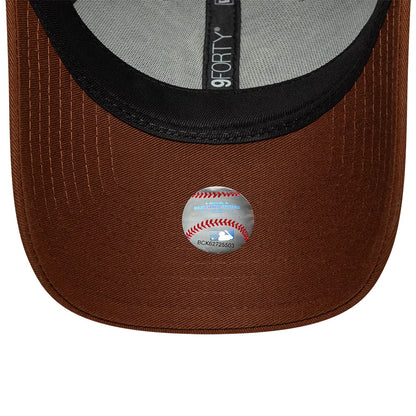 Pictured is this Womens MLB Metallic New York Yankees 9FORTY cap in brown. 5