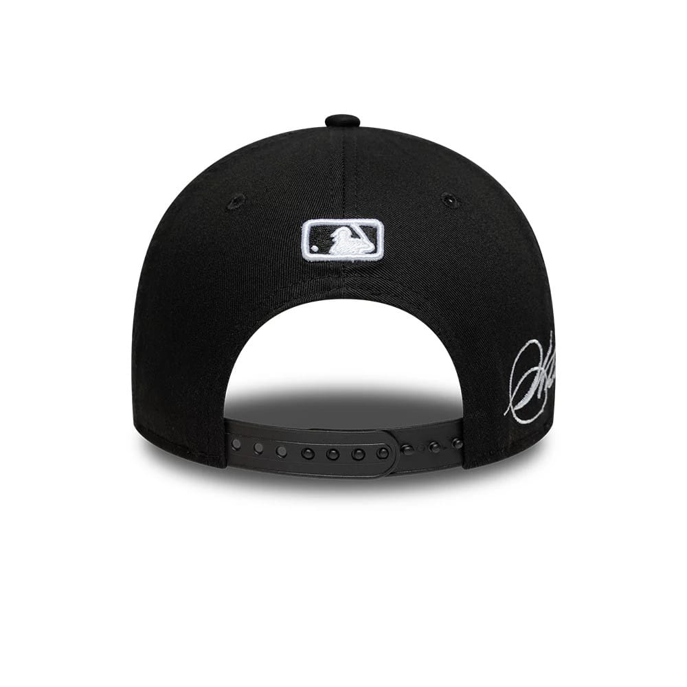 Pictured is this MLB Side Script Chicago White Sox 9FORTY M-Crown cap in black. 5