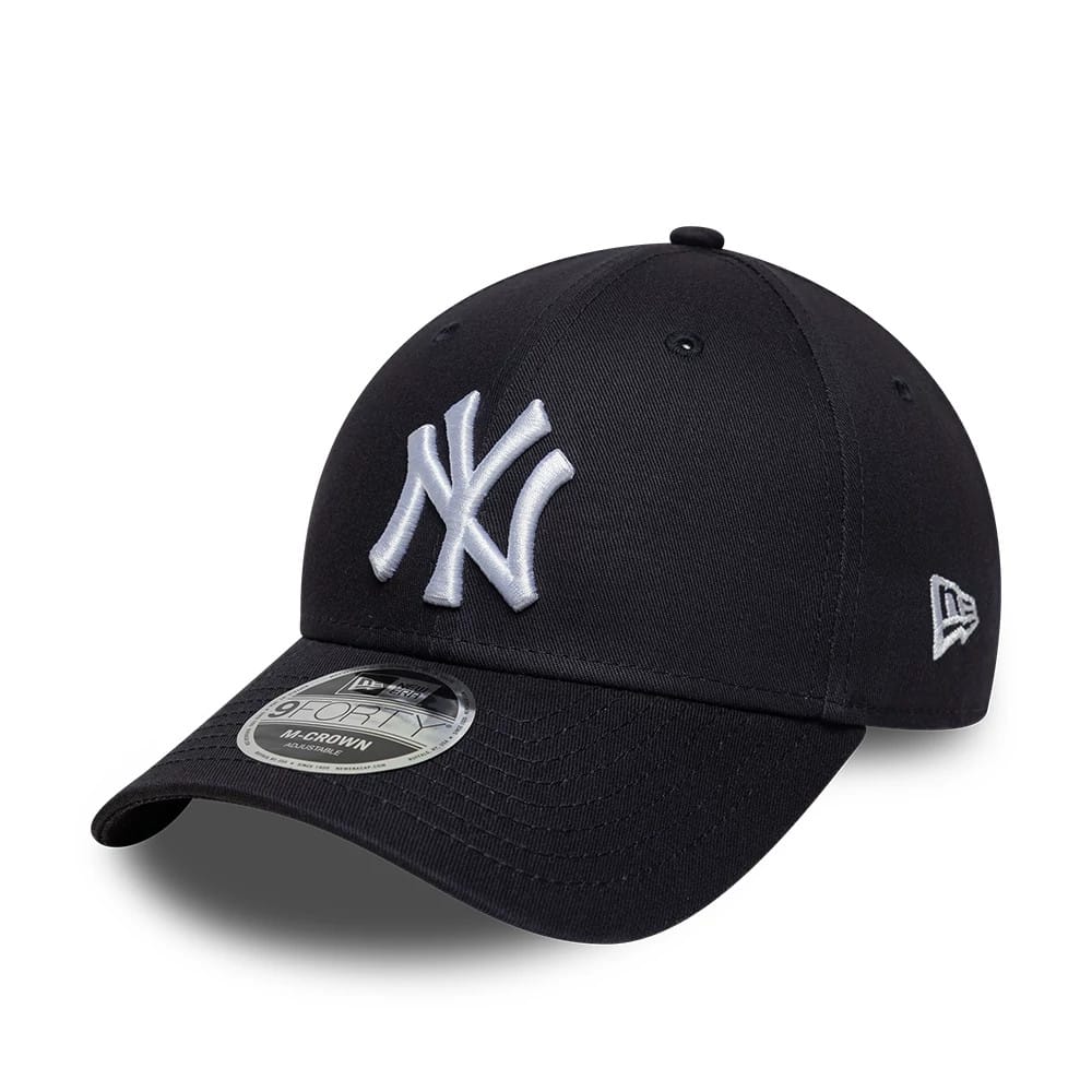 Pictured is this MLB Side Script New York Yankees 9FORTY M-Crown cap in navy. 3