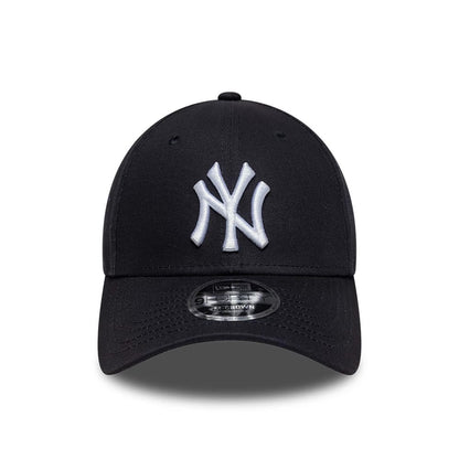 Pictured is this MLB Side Script New York Yankees 9FORTY M-Crown cap in navy. 2