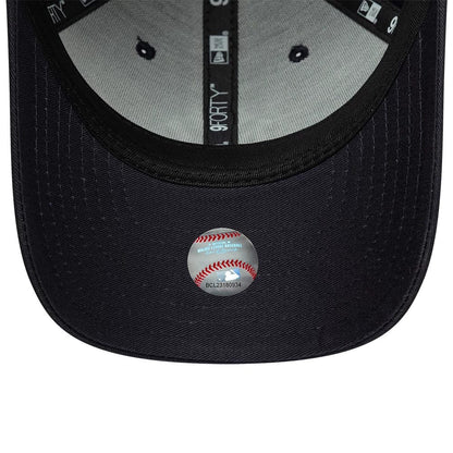 Pictured is this MLB Side Script New York Yankees 9FORTY M-Crown cap in navy. 6