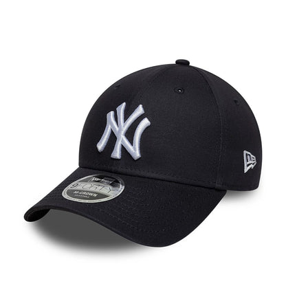 Pictured is this MLB Side Script New York Yankees 9FORTY M-Crown cap in navy. 4