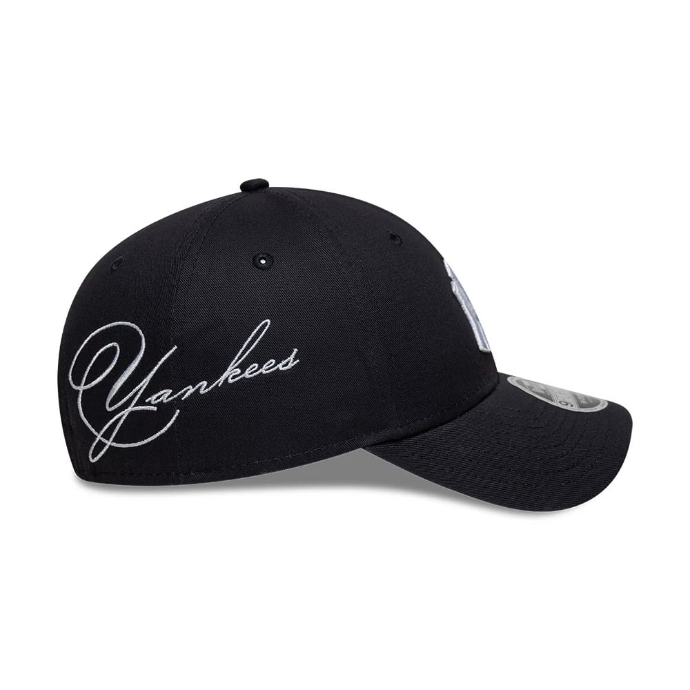 Pictured is this MLB Side Script New York Yankees 9FORTY M-Crown cap in navy. 4