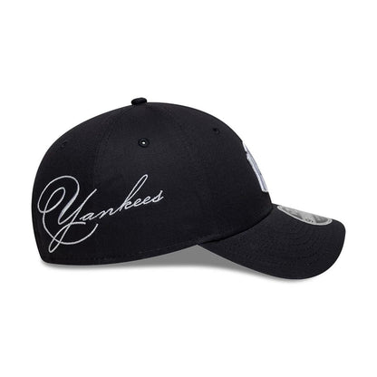 Pictured is this MLB Side Script New York Yankees 9FORTY M-Crown cap in navy. 4