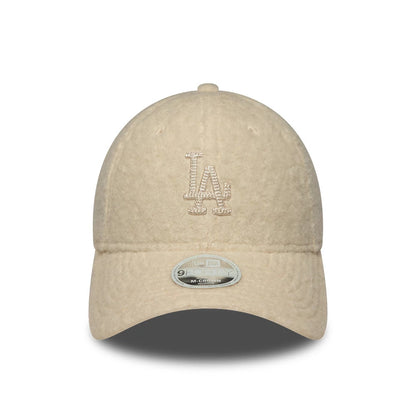 Pictured is this Womens MLB Winter Borg LA Dodgers 9FORTY M-Crown cap in cream. 2