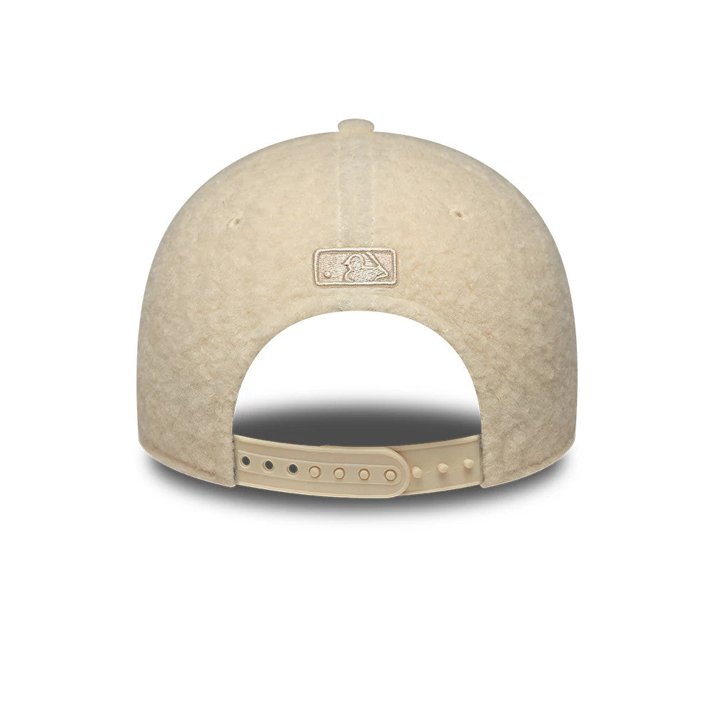 Pictured is this Womens MLB Winter Borg LA Dodgers 9FORTY M-Crown cap in cream. 4