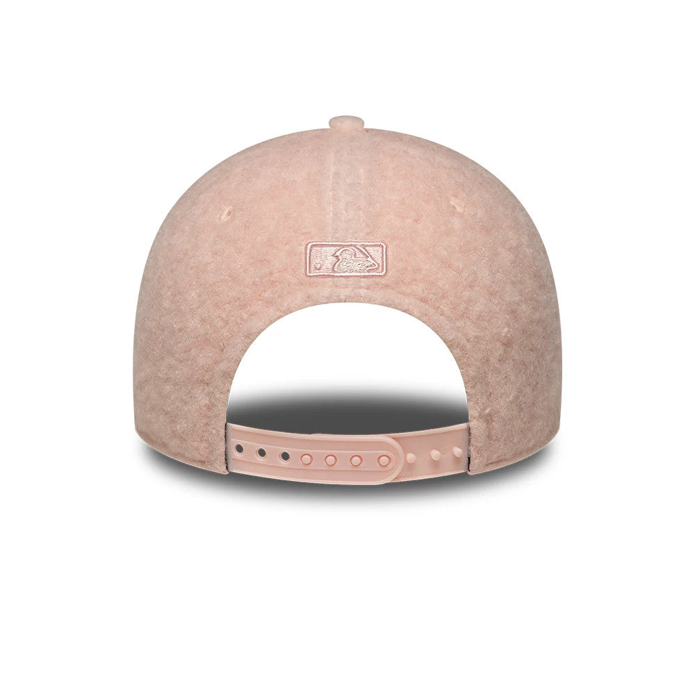 Pictured is this Womens MLB Winter Borg New York Yankees 9FORTY M-Crown cap in pastel pink. 4
