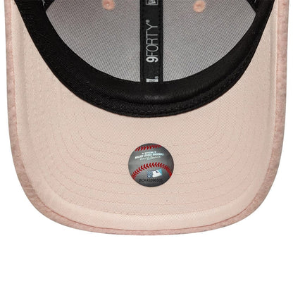 Pictured is this Womens MLB Winter Borg New York Yankees 9FORTY M-Crown cap in pastel pink. 5