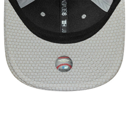 Pictured is this MLB Flawless Mesh New York Yankees 9SEVENTY Stretch Snap cap in grey. 5
