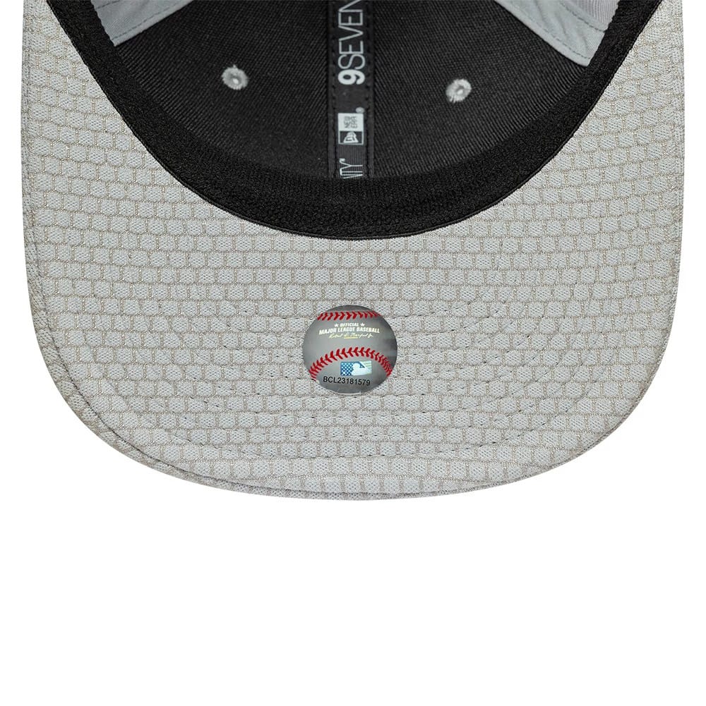 Pictured is this MLB Flawless Mesh New York Yankees 9SEVENTY Stretch Snap cap in grey. 5