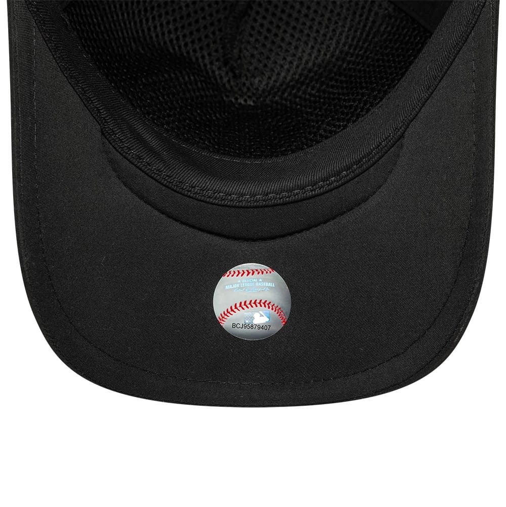Pictured is this MLB Graphic New York Yankees 9FORTY Apex cap in black. 5