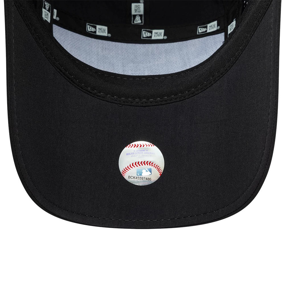 Pictured is this MLB Tech Midi Detroit Tigers Runner cap in black. 5