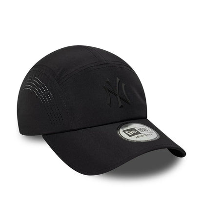 Pictured is this MLB Tech Midi New York Yankees Runner cap in black. 3