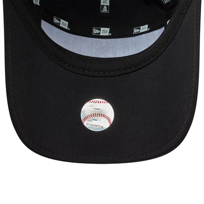 Pictured is this MLB Tech Midi LA Dodgers Runner cap in black. 5