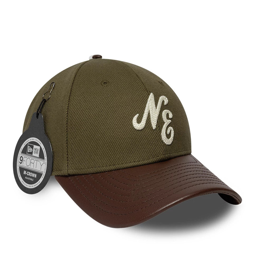 Pictured is this New Era Leather Visor 9FORTY M-Crown cap in dark brown. 3