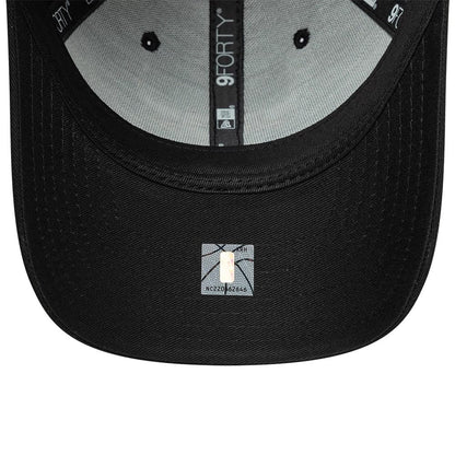 Pictured is this NBA Side Script Chicago Bulls 9FORTY M-Crown cap in black. 6