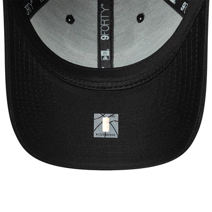 Pictured is this NBA Side Script Chicago Bulls 9FORTY M-Crown cap in black. 6