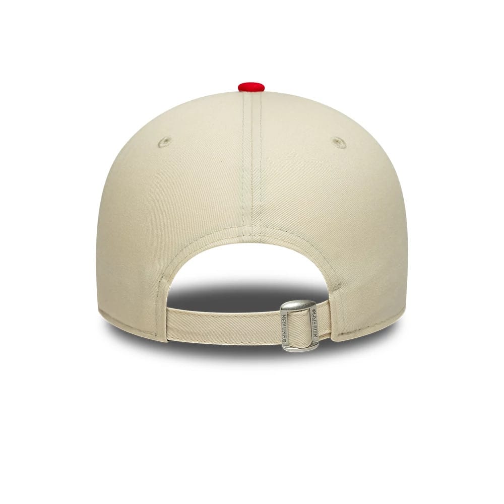 Pictured is this NBA Colourblock Chicago Bulls 9FORTY cap in cream. 4