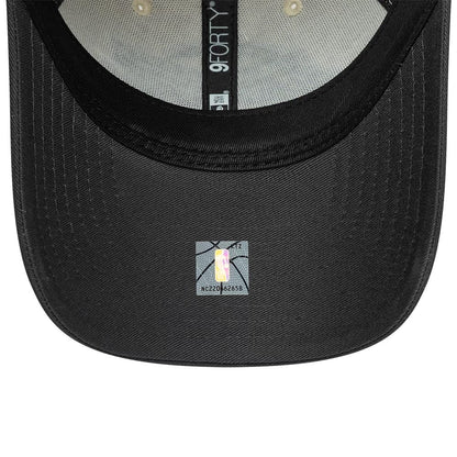Pictured is this NBA Colourblock LA Lakers 9FORTY cap in cream & black. 5