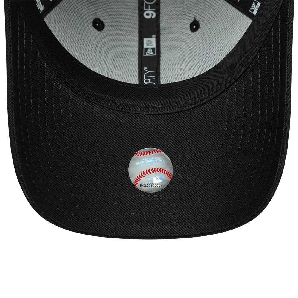 Pictured is this MLB League Essential Detroit Tigers 9FORTY cap in black. 5