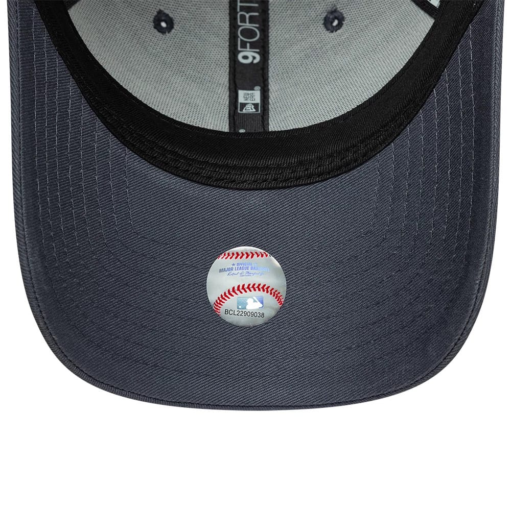 Pictured is this MLB League Essential New York Yankees 9FORTY cap in grey. 5