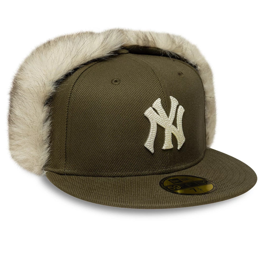 Pictured is this MLB Cotton Canvas New York Yankees Dogear 59FIFTY Fitted cap in dark green. 6