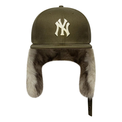 Pictured is this MLB Cotton Canvas New York Yankees Dogear 59FIFTY Fitted cap in dark green. 5