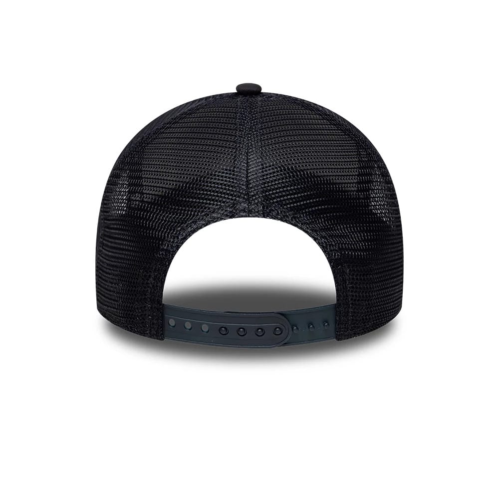 Pictured is this New Era Cali Licence Plate 9FORTY A-Frame Trucker cap in navy. 4