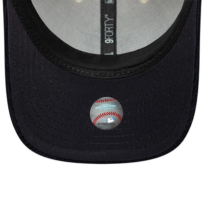 Pictured is this MLB Cord New York Yankees 9FORTY M-Crown cap in white & black. 5