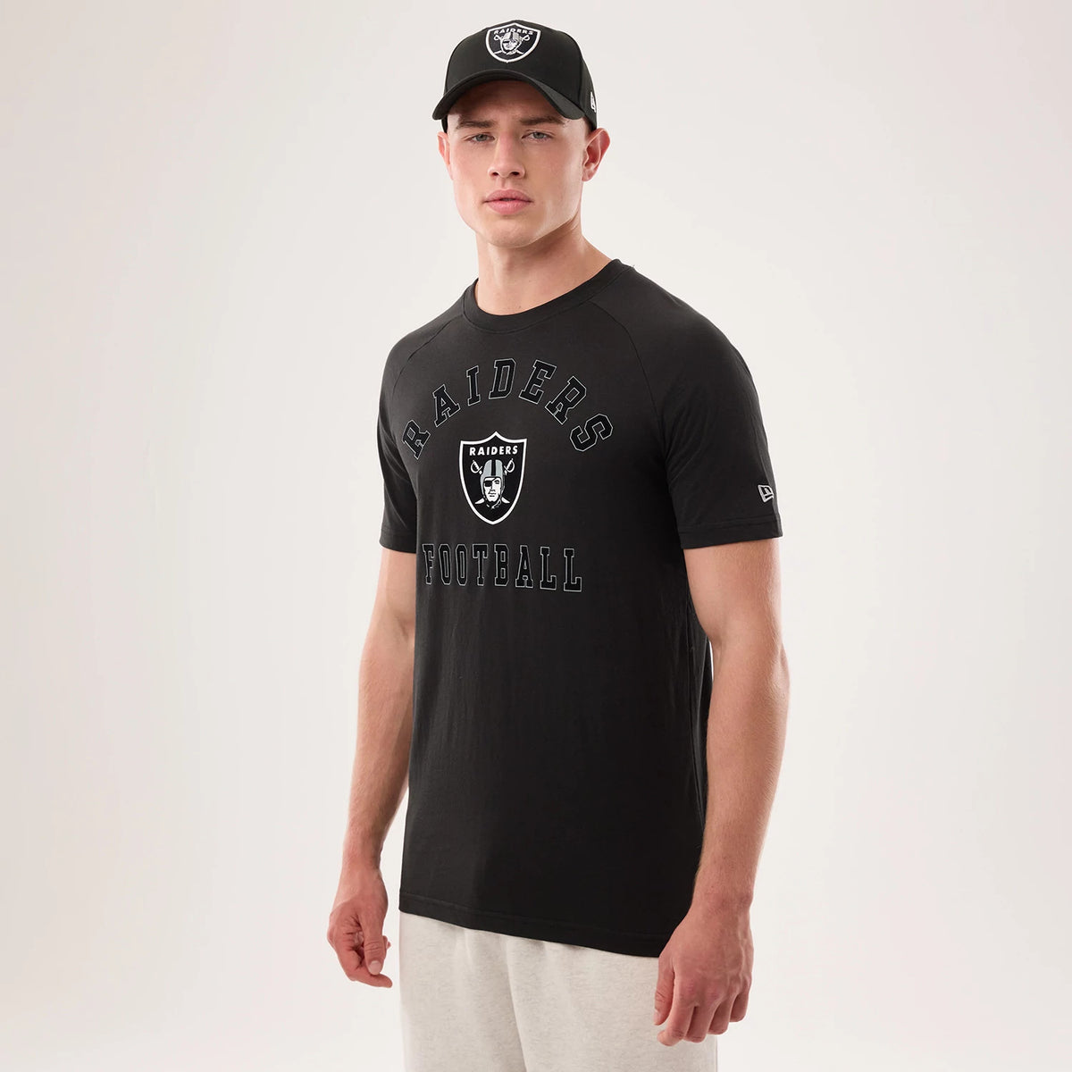The model is wearing this NFL Sideline 2026 Las Vegas Raiders T-Shirt in black. 1