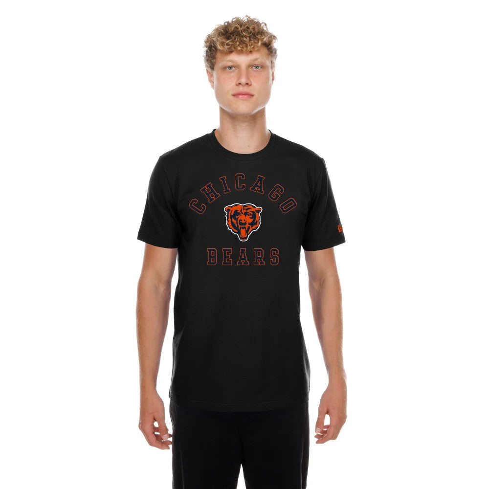 The model is wearing this NFL Sideline 2026 Chicago Bears T-Shirt in black. 1