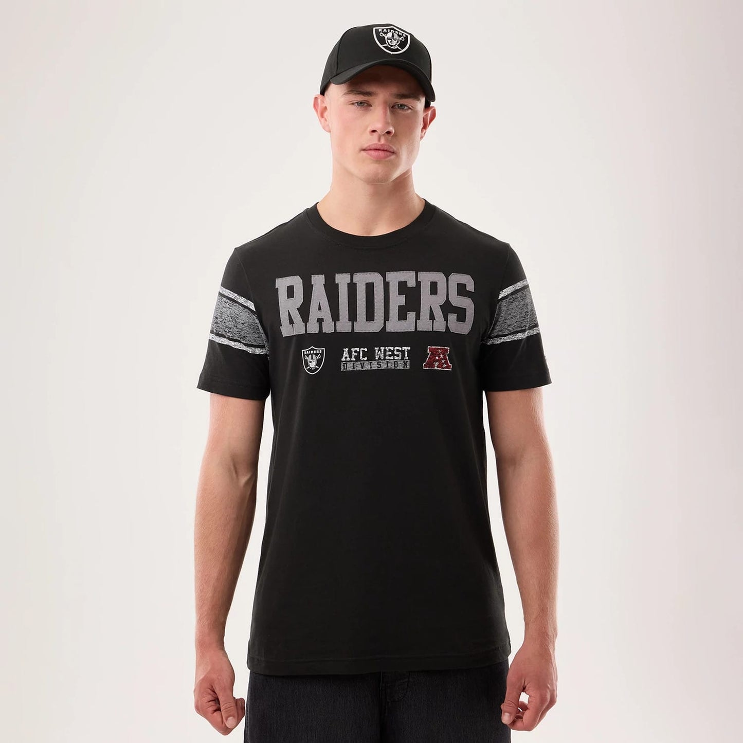 The model is wearing this NFL Sideline 2026 Las Vegas Raiders T-Shirt in black. 1