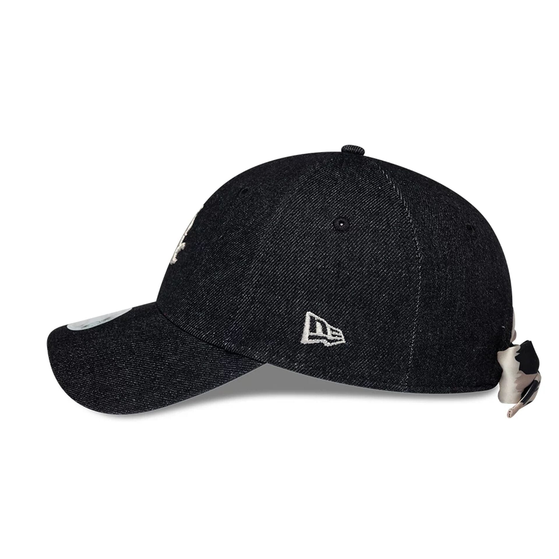 Pictured is this Womens MLB Denim Chicago White Sox 9FORTY Bowback cap in black. 5