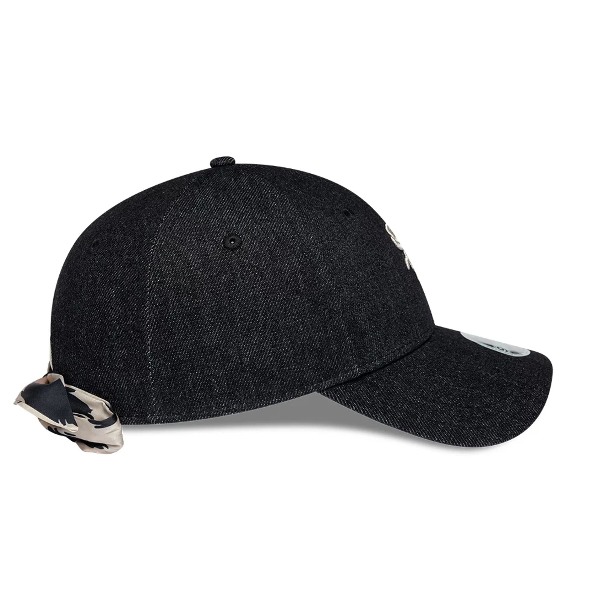 Pictured is this Womens MLB Denim Chicago White Sox 9FORTY Bowback cap in black. 6