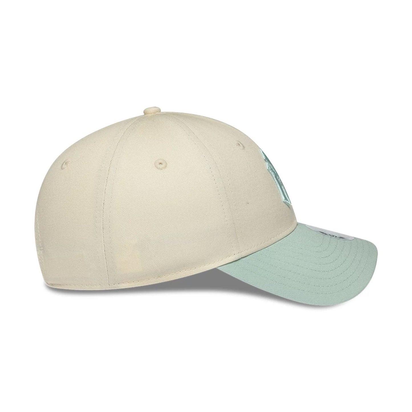 Pictured is this Womens MLB Floral New York Yankees 9FORTY cap in Cream. 5