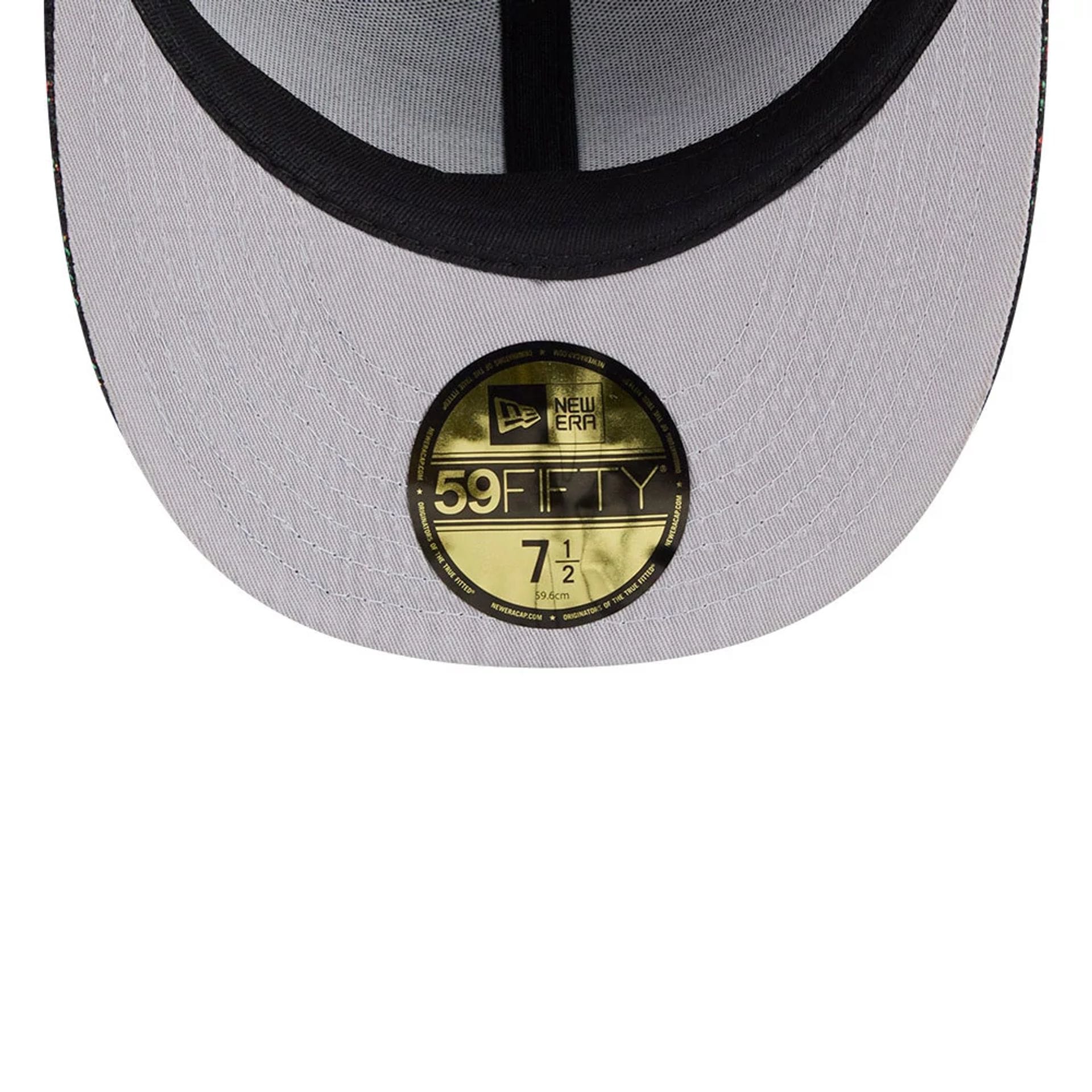 Pictured is this NBA Jacquard Chenille Chicago Bulls 59FIFTY Fitted cap in black. 2