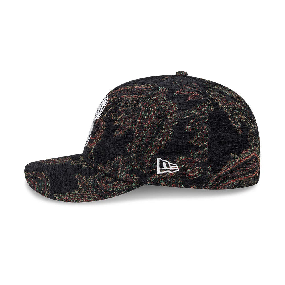 Pictured is this NBA Jacquard Chenille New York Knicks 59FIFTY Fitted cap in black. 6