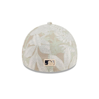 Pictured is this MLB Leafy Palm New York Yankees 59FORTY A-Frame Fitted cap in light beige. 7