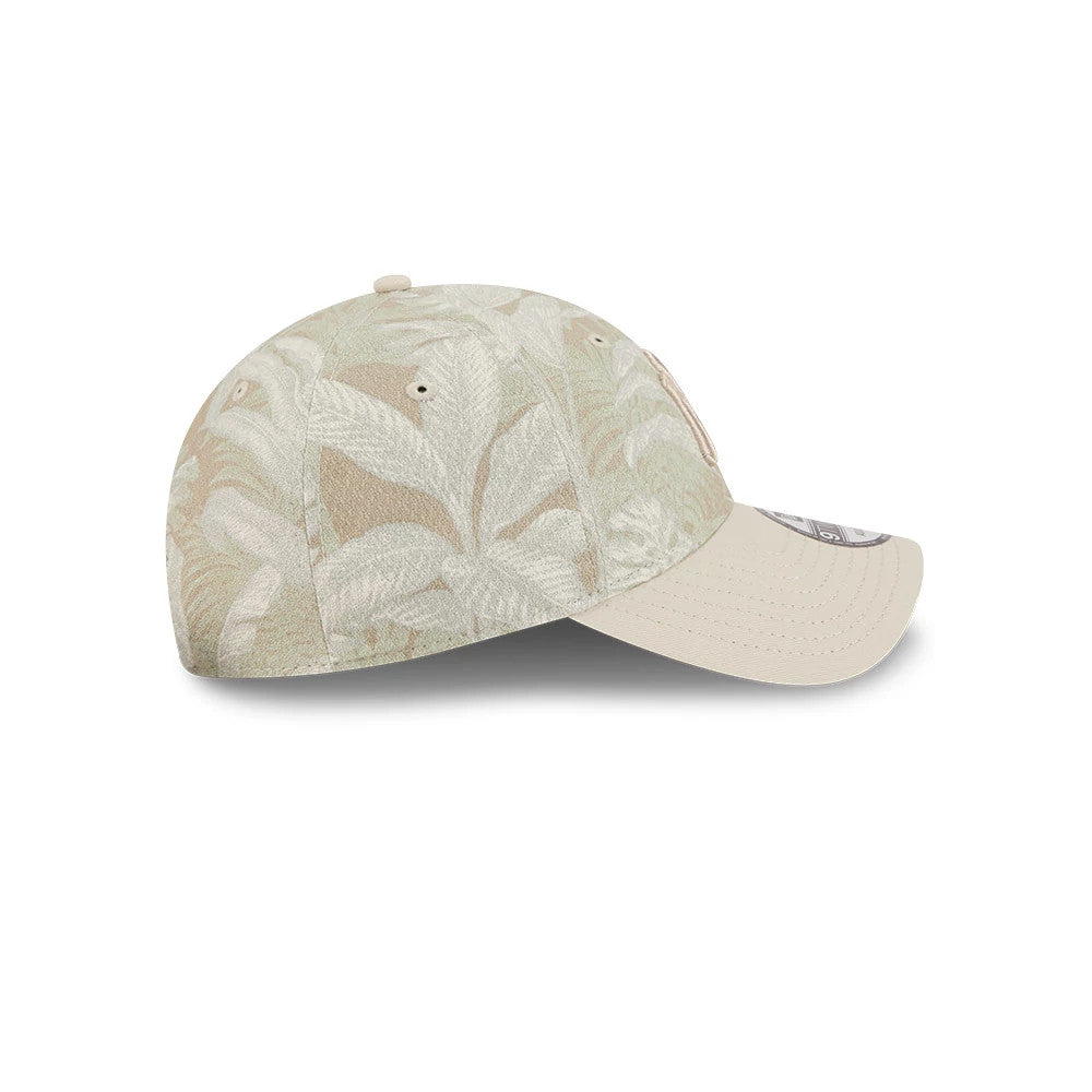 Pictured is this MLB Leafy Palm New York Yankees 9TWENTY Adjustable cap in light beige. 6