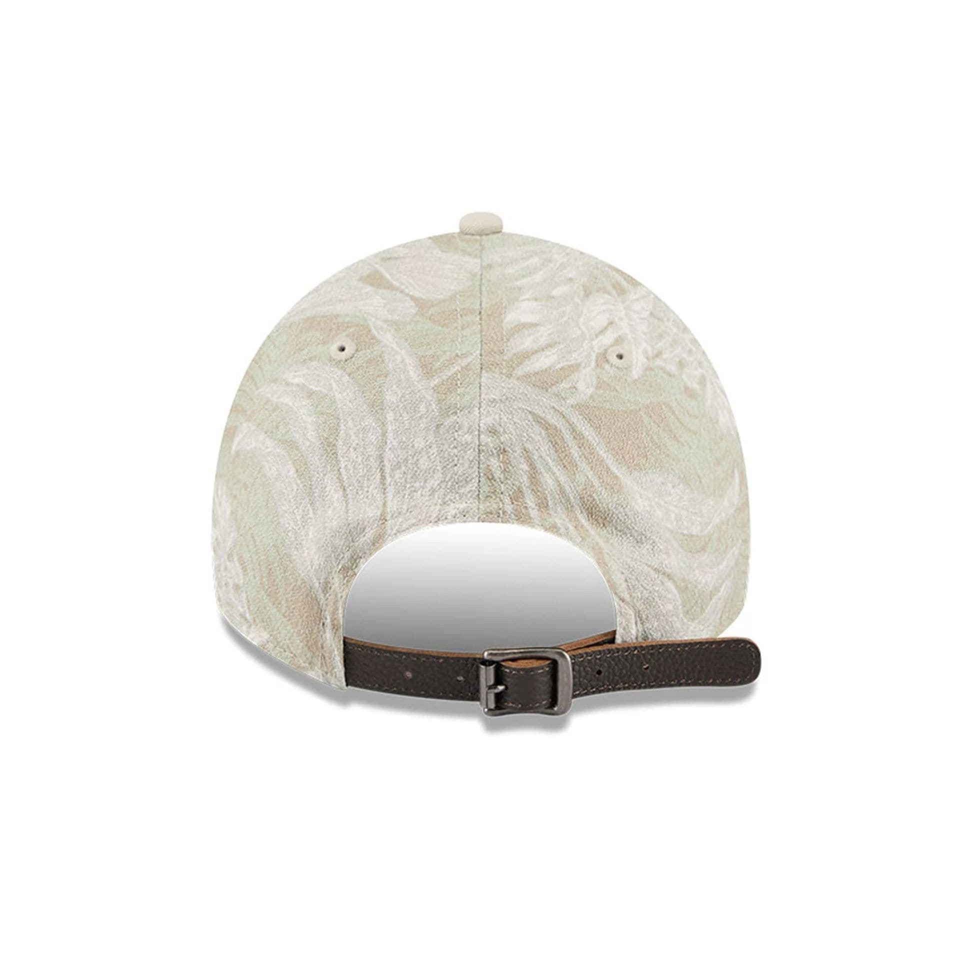 Pictured is this MLB Leafy Palm New York Mets 9TWENTY Adjustable cap in light beige. 2