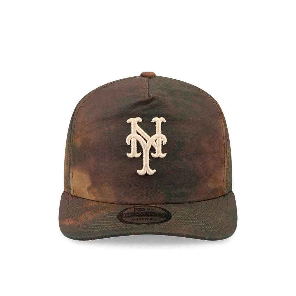 Pictured is this MLB Nylon Wash Dye New York Mets 19TWENTY Adjustable cap in open green. 2