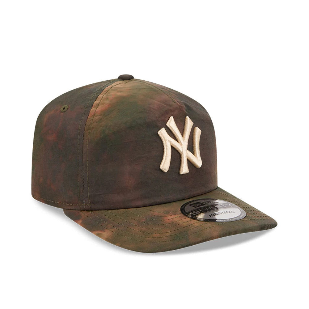 Pictured is this MLB Nylon Wash Dye New York Yankees 19TWENTY Adjustable cap in open green. 3