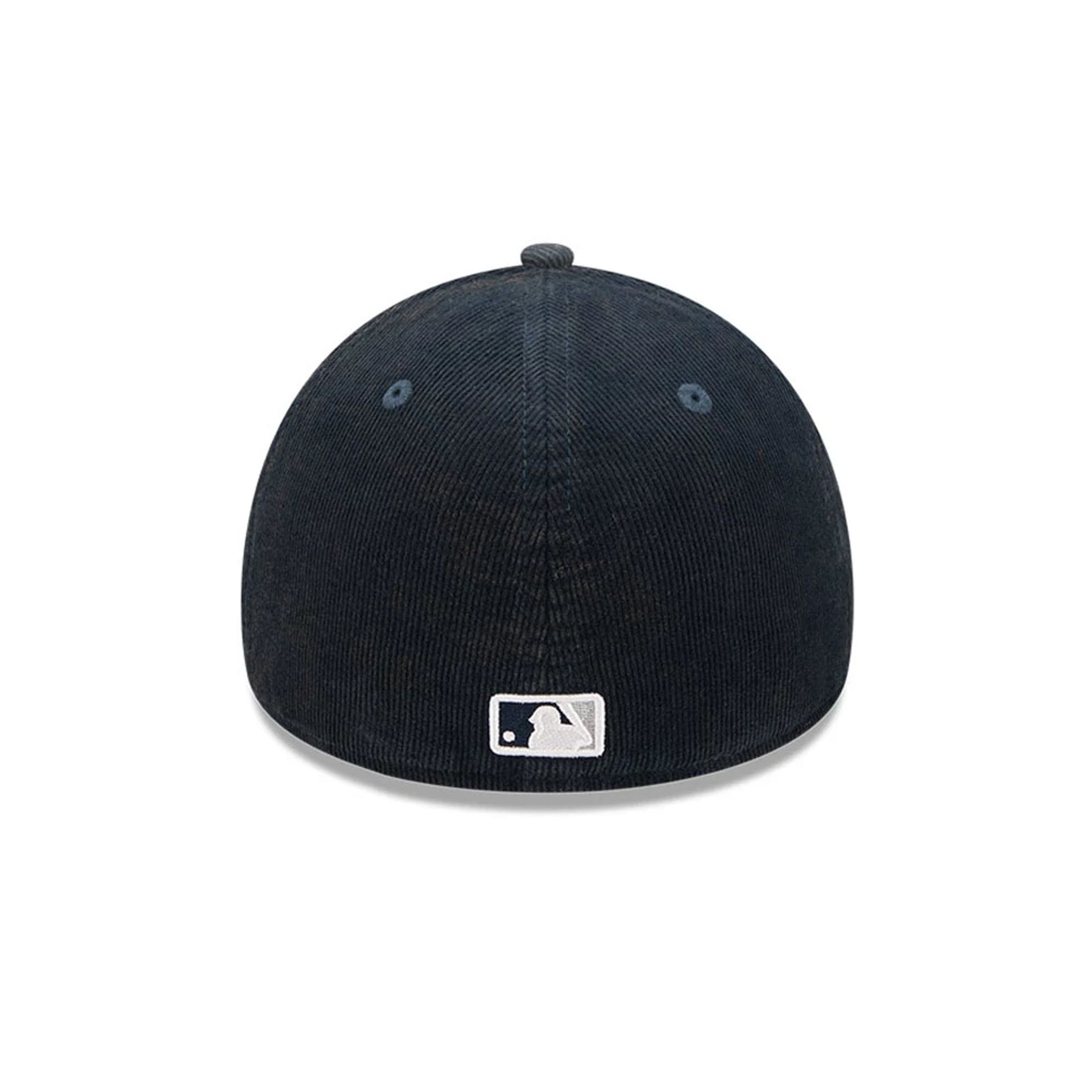 Pictured is this MLB Quickstrike Snow Wash Cord New York Yankees 59FORTY A-Frame Fitted cap in navy. 7