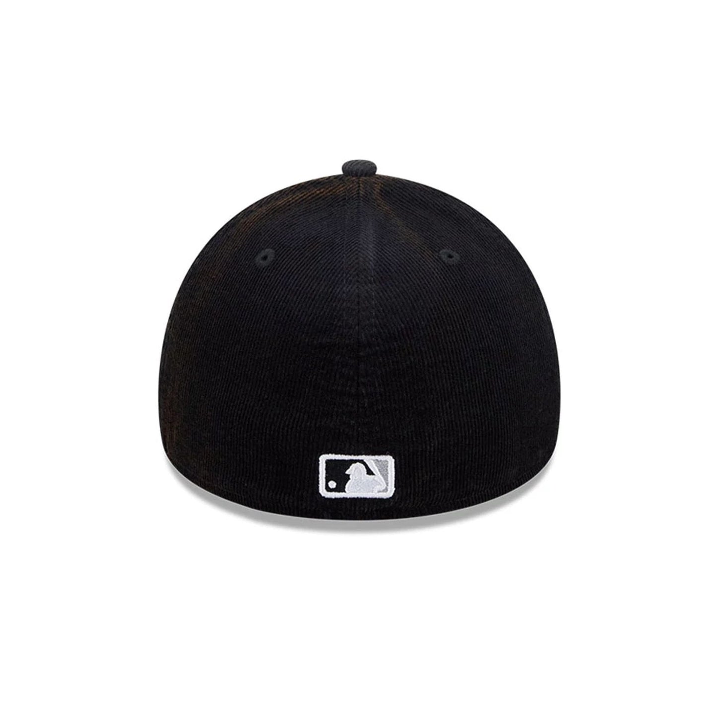 Pictured is this MLB Quickstrike Snow Wash Cord Chicago White Sox 59FORTY A-Frame Fitted cap in black. 7