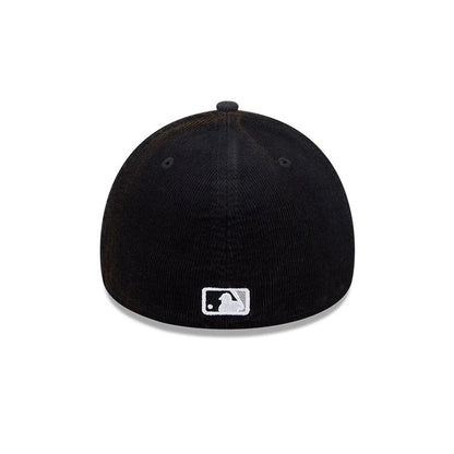 Pictured is this MLB Quickstrike Snow Wash Cord Chicago White Sox 59FORTY A-Frame Fitted cap in black. 7